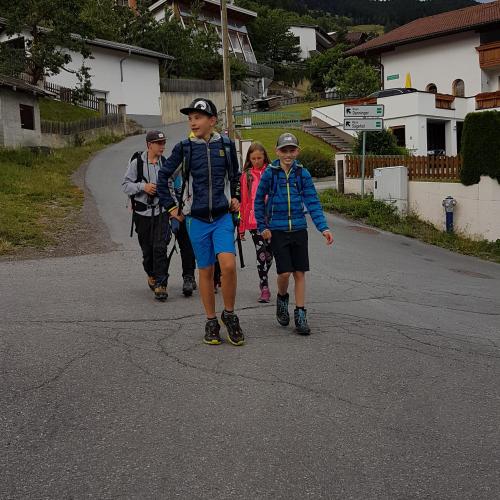 fast haben wir die Schule wieder erreicht