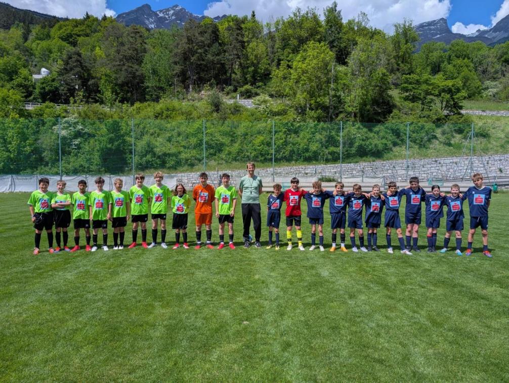 Mannschaften vor Spielbeginn: Fließ vs Pians